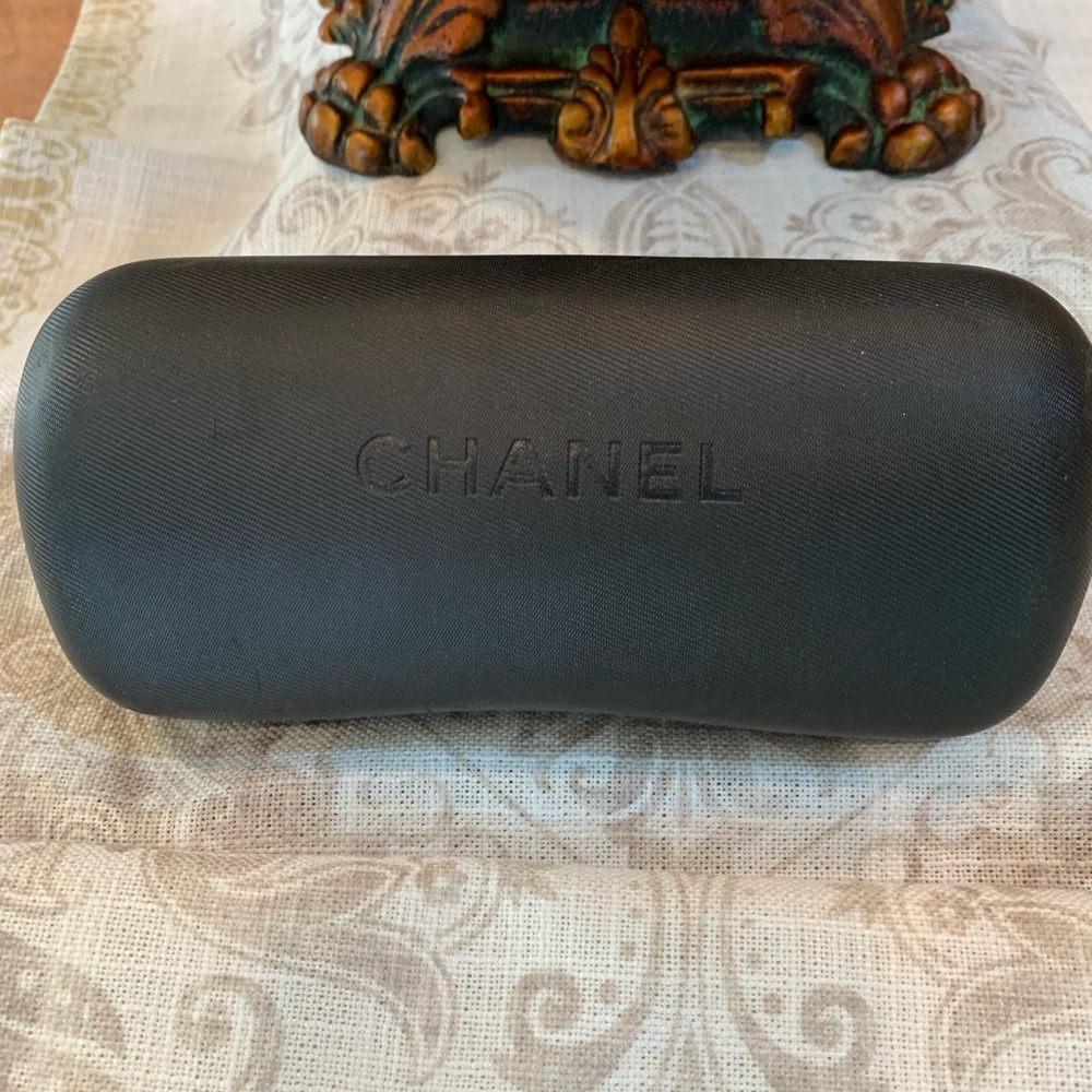 CHANEL Sunglasses - Picture 4 of 6